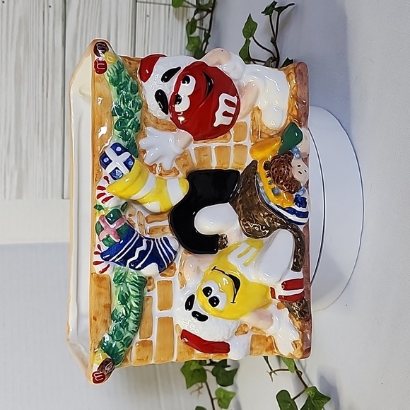 Vintage Mars M&Ms Candy Fireplace Christmas Planter - Picture 1 of 9